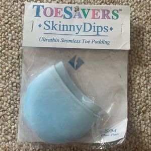 Toe savers toe padding for pointe shoes